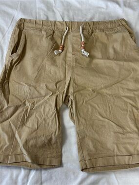 Men’s Drawstring Bermuda Shorts in Tan